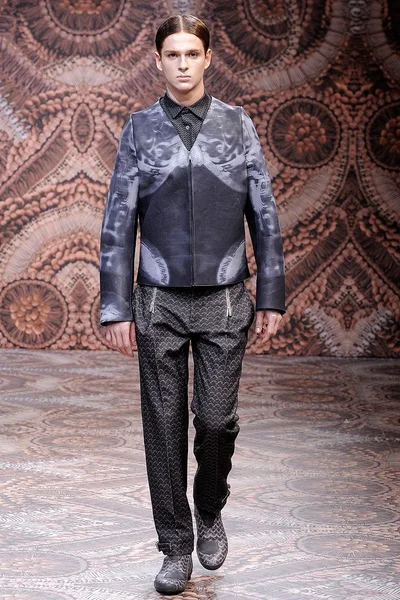 Look 14